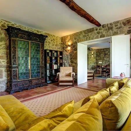 Sleeps 9 Pool Wifi Villa