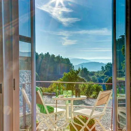 Sleeps 9 Pool Wifi Gondufe